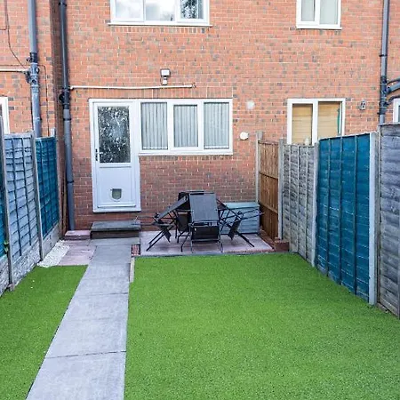 Td Carsh Wolverhampton: Spacious 2-Bed House for Extended Stays Exterior photo