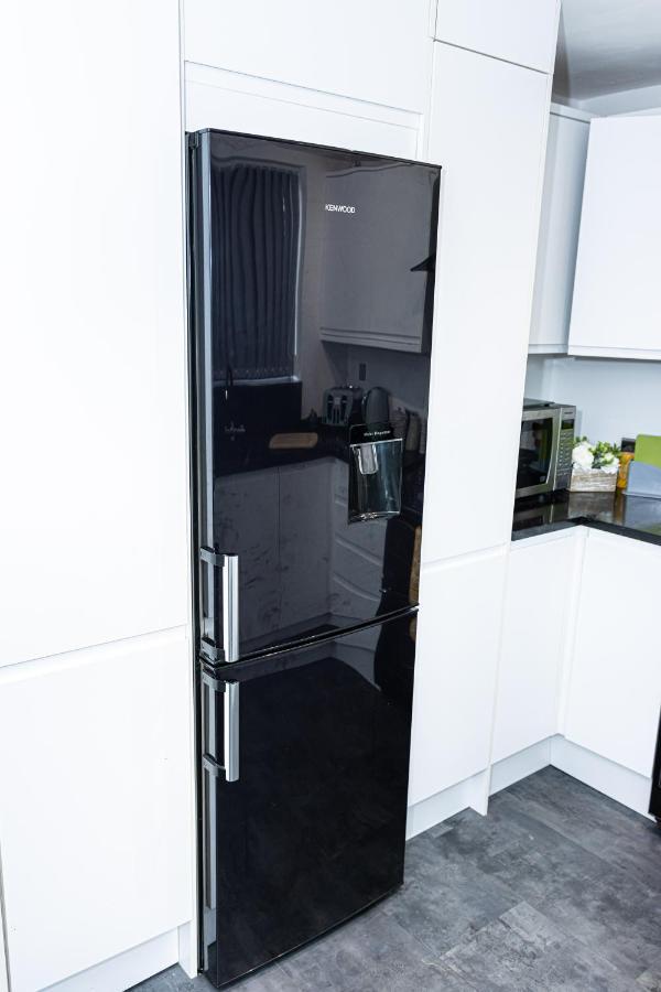 Holiday home Td Carsh Wolverhampton: Spacious 2-bed House For Extended *
