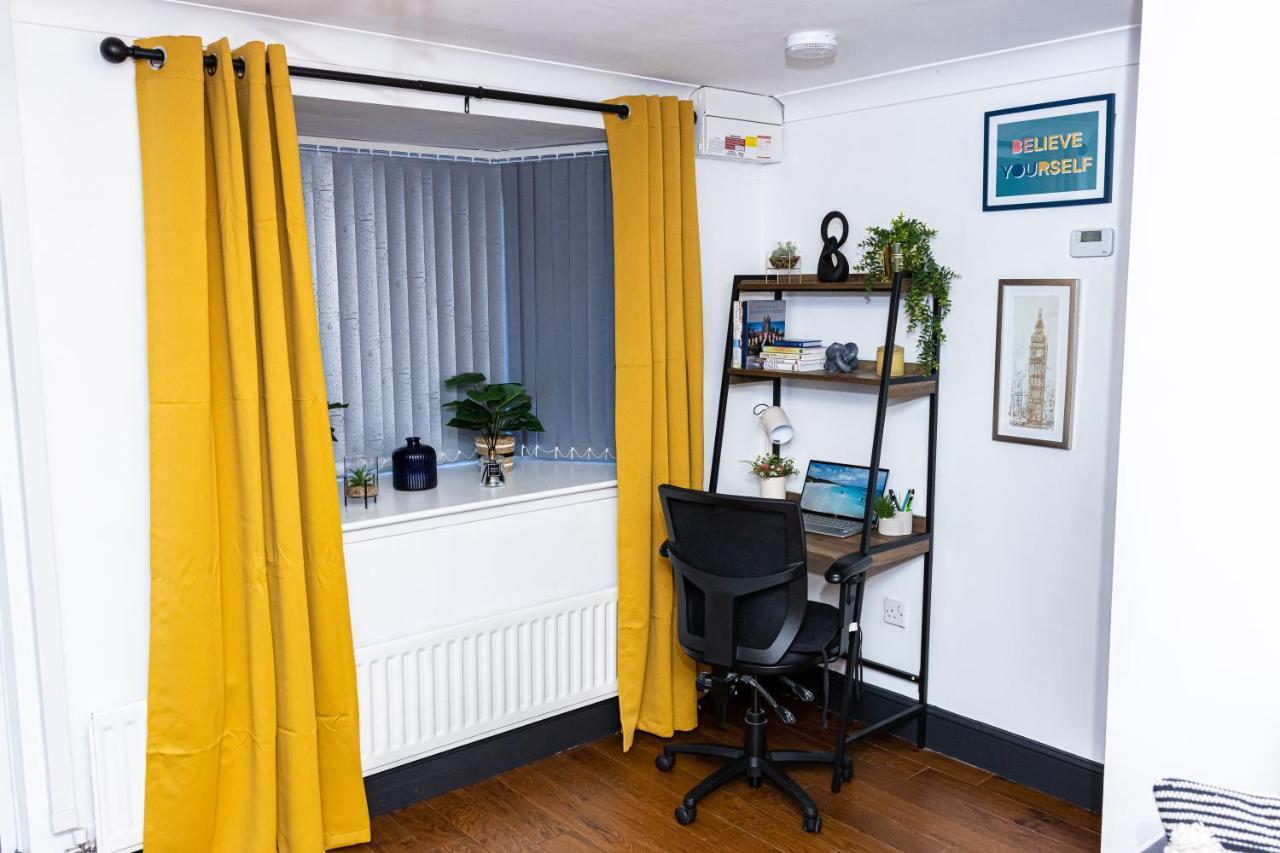 Td Carsh Wolverhampton: Spacious 2-bed House For Extended