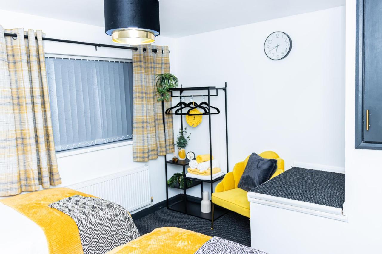 Td Carsh Wolverhampton: Spacious 2-bed House For Extended * Wolverhampton